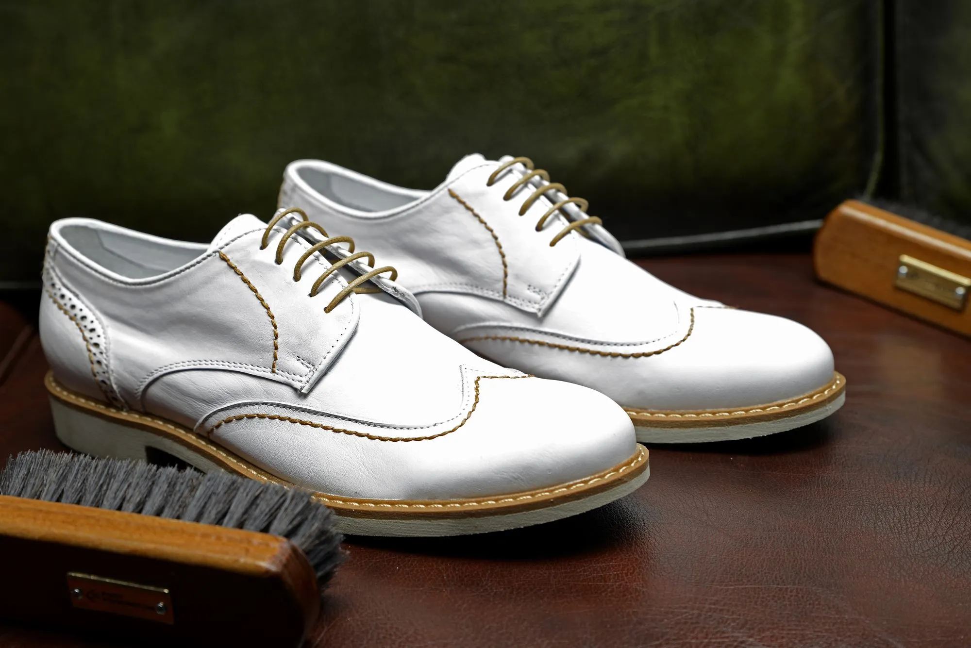 FOOT FEDERATION CITY DERBY WINGTIP MENS SHOE WHITE